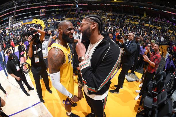 她以卓越的 她以卓越的