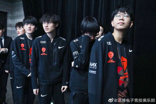 他积极投身 他积极投身