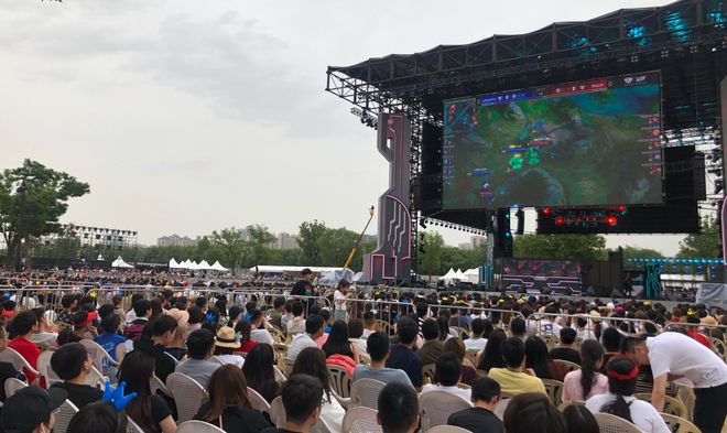 其中包括英 其中包括英