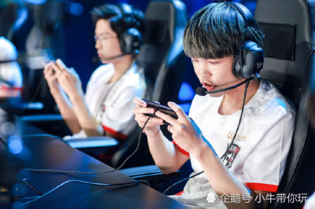 相较之下 相较之下